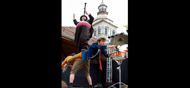Clown in libertà - Teatro Necessario Au Bonheur des Mômesssario