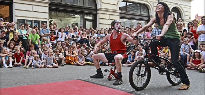 Jump - Che Cirque